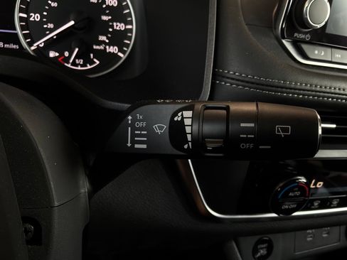 Used 2025 Nissan Rogue SV FWD image 36