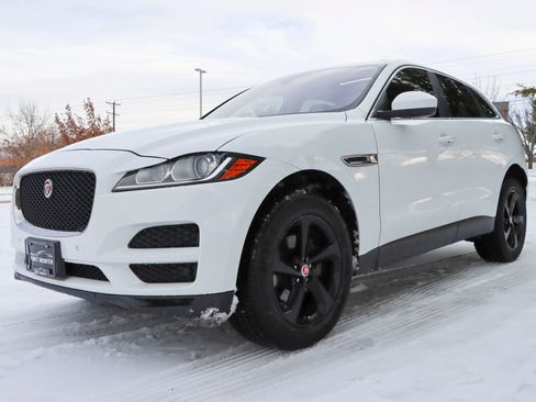 Used 2019 Jaguar F-PACE 25t Sport Utility 4D image 3