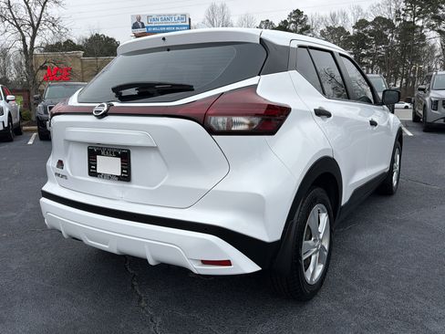 Used 2021 Nissan Kicks S image 7