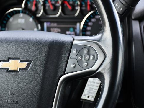 Used 2018 Chevrolet Suburban LT image 22