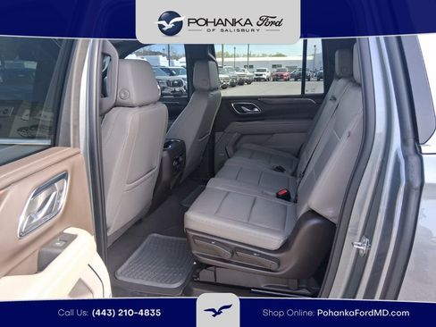 Used 2022 Chevrolet Suburban LT w/ Luxury Package image 9