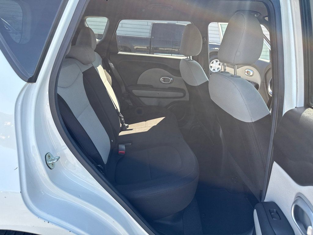 Used 2016 Kia Soul FWD image 15
