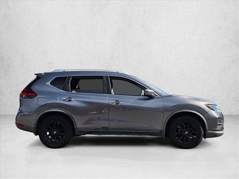 Used 2018 Nissan Rogue SV FWD image 4