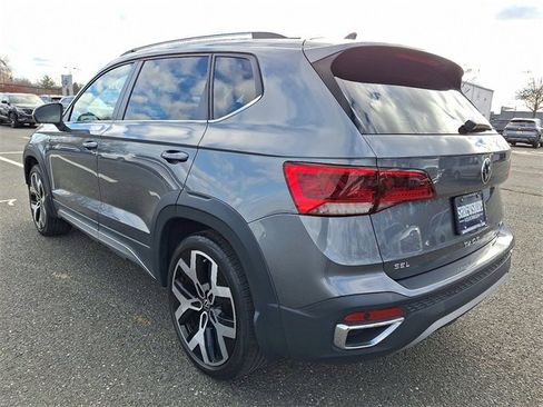 Used 2022 Volkswagen Taos SEL w/ Panoramic Sunroof Package image 4