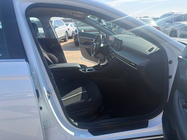 Used 2025 Hyundai Sonata SE FWD image 23