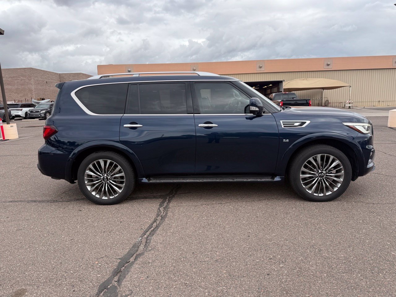 Used 2018 INFINITI QX80 4WD w/ Driver Assistance Package image 4