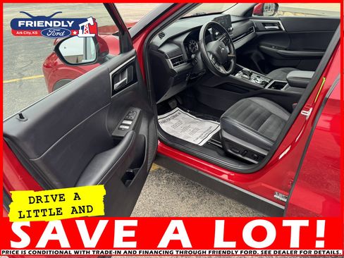 Used 2024 Mitsubishi Outlander SE image 13