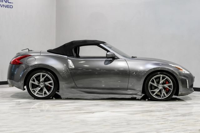Used 2016 Nissan 370Z Touring Sport RWD image 12