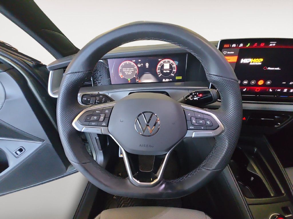 Used 2026 Volkswagen Tiguan SE R-Line AWD/4WD image 19