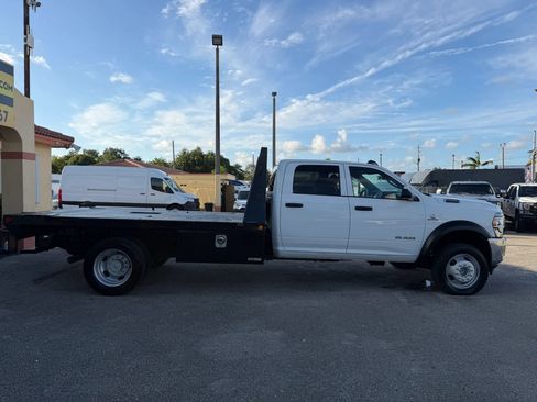 Used 2022 RAM 5500 Tradesman w/ Chrome Appearance Group AWD/4WD image 6
