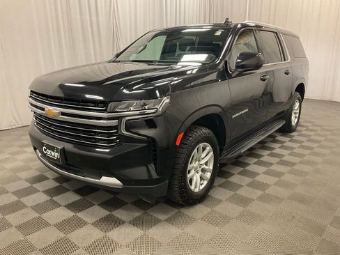 Used 2024 Chevrolet Suburban LT image 3