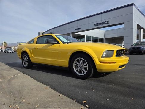 Used 2006 Ford Mustang Coupe image 2