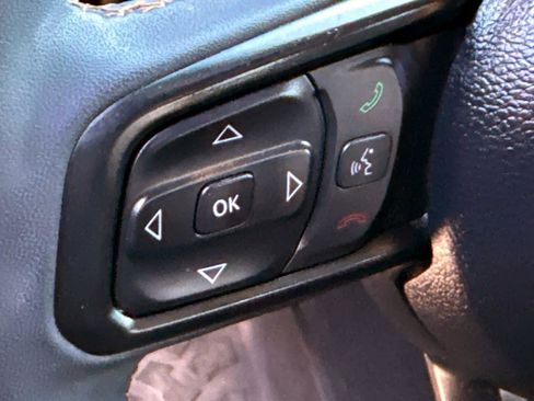 Used 2024 Jeep Wrangler Unlimited w/ Convenience Group AWD/4WD image 11