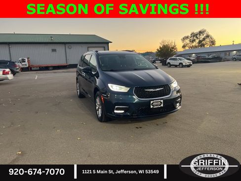 Used 2022 Chrysler Pacifica Touring-L image 5