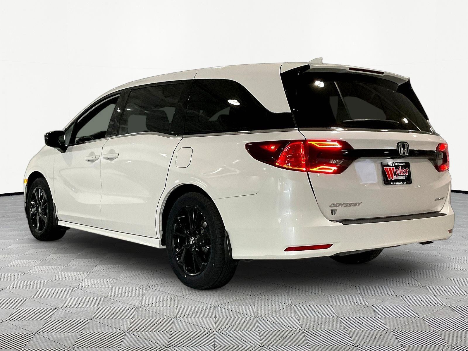 Used 2024 Honda Odyssey Sport image 4