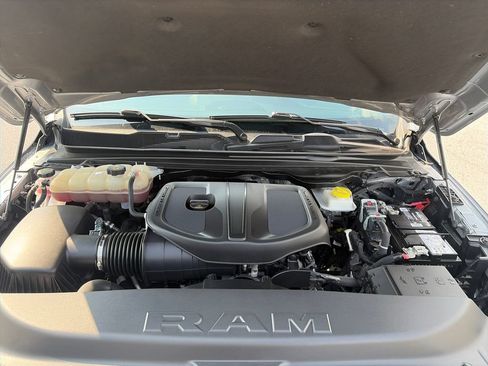 Used 2025 RAM 1500 Laramie AWD/4WD image 22