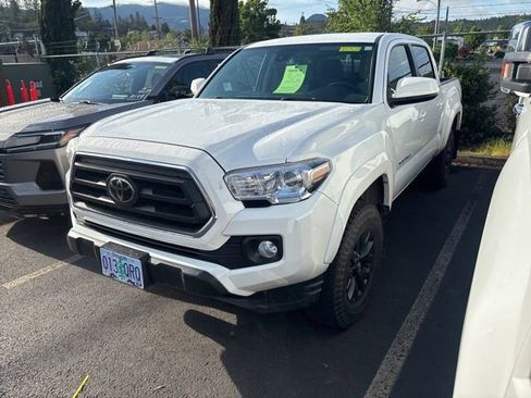 Used 2022 Toyota Tacoma SR5 AWD/4WD image 4