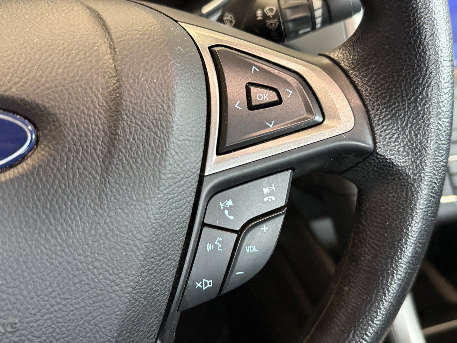 Used 2020 Ford Fusion SE FWD image 23