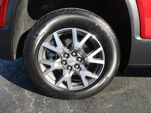 Used 2023 GMC Acadia SLE w/ Driver Convenience Package FWD image 11