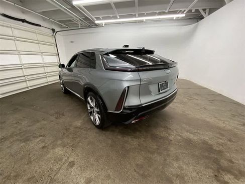 Certified 2025 Cadillac Lyriq Luxury w/ LPO, Floor Liner Package image 4