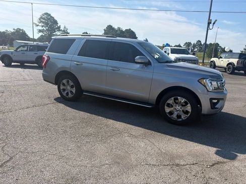 Used 2020 Ford Expedition XLT w/ Equipment Group 202A AWD/4WD image 13