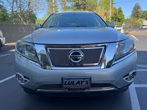 Used 2015 Nissan Pathfinder Platinum w/ Family Entertainment Package FWD image 7