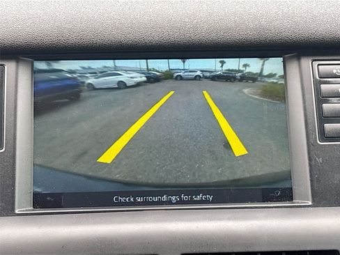 Used 2018 Land Rover Discovery Sport SE image 14