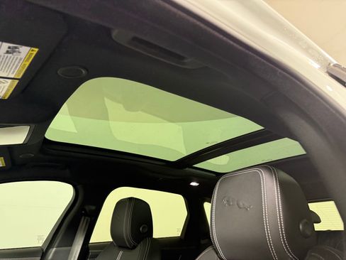 New 2026 Jaguar F-PACE R-Dynamic S image 15