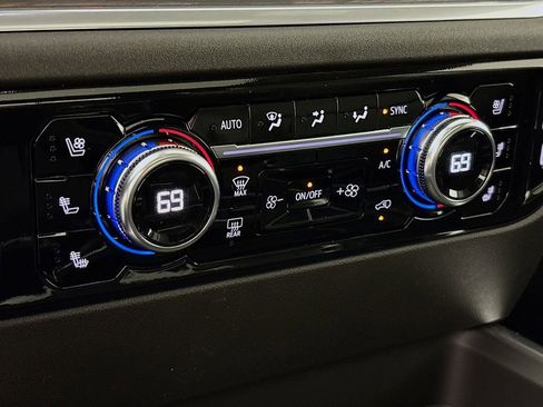 New 2025 GMC Sierra 3500 SLT w/ SLT Convenience Package image 16