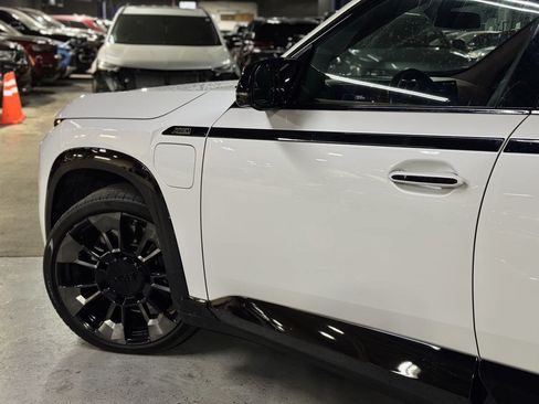 Used 2023 BMW XM AWD/4WD image 9