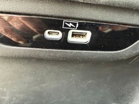 Used 2024 Chrysler Pacifica Touring-L FWD image 31