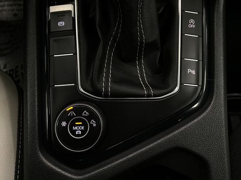 Used 2025 Volkswagen Taos SE image 24