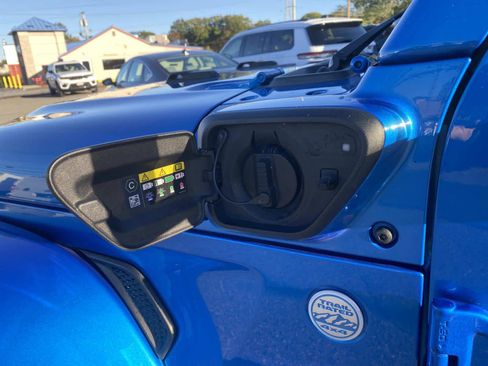 Used 2022 Jeep Wrangler Unlimited Sahara w/ Cold Weather Group image 10