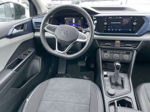 Certified 2022 Volkswagen Taos SE w/ Panoramic Sunroof Package image 7