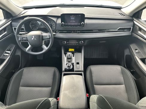 Used 2024 Mitsubishi Outlander ES FWD image 20