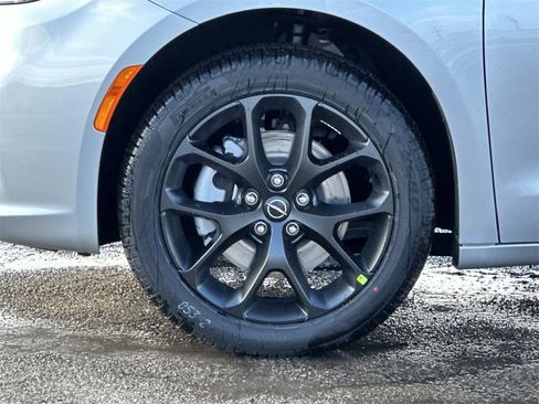 New 2026 Chrysler Pacifica Limited image 8