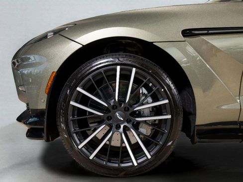 New 2026 Aston Martin DBX 707 image 8