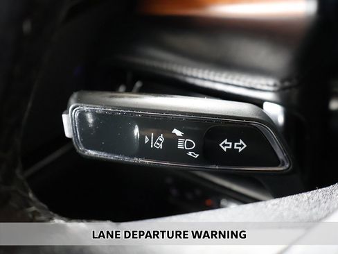 Used 2022 Lincoln Nautilus Reserve image 6