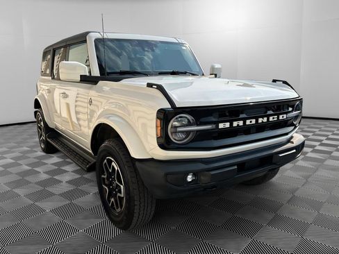 Used 2025 Ford Bronco Outer Banks AWD/4WD image 3