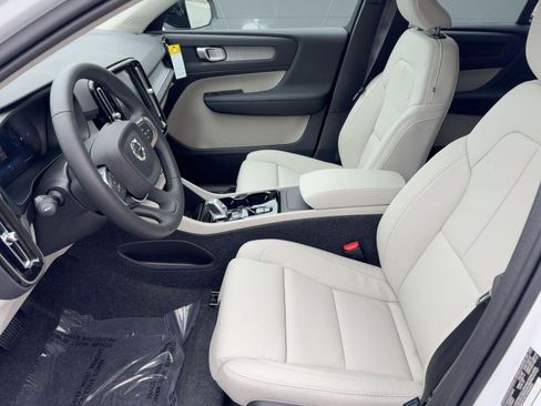 New 2026 Volvo XC40 B5 Plus w/ Climate Package image 5