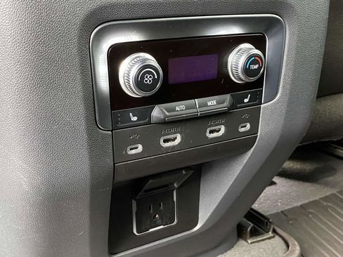 Used 2021 GMC Yukon Denali w/ Denali Premium Package image 18