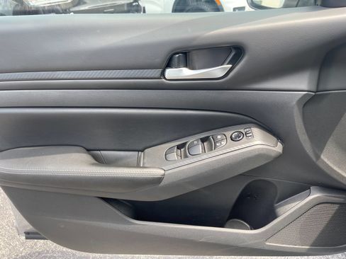 Used 2024 Nissan Altima 2.5 SV FWD image 12