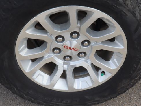 Used 2016 GMC Sierra 1500 SLE w/ SLE Value Package AWD/4WD image 17