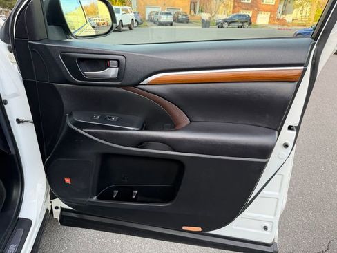 Used 2019 Toyota Highlander Limited Platinum AWD/4WD image 35