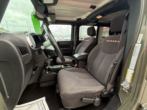 Used 2015 Jeep Wrangler Unlimited Sahara AWD/4WD image 5
