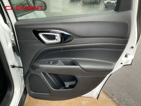 New 2026 Jeep Compass Latitude image 18