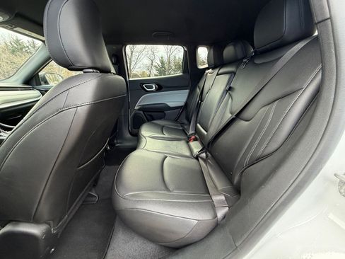 Used 2025 Jeep Compass Limited image 27