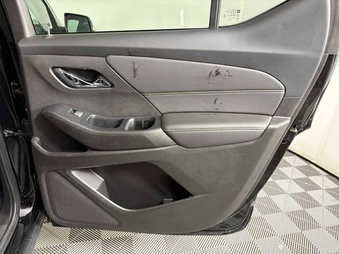 Used 2021 Chevrolet Traverse LT image 14