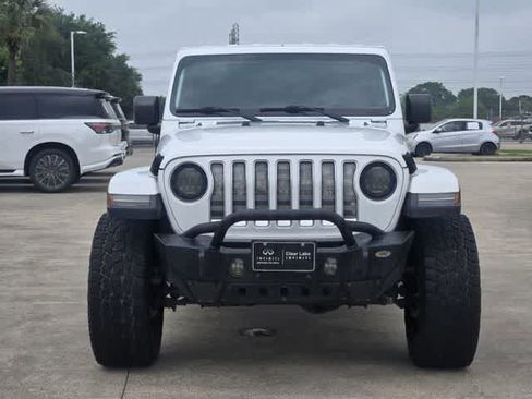 Used 2018 Jeep Wrangler Unlimited Sahara AWD/4WD image 6