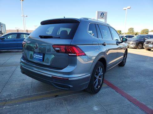 Used 2024 Volkswagen Tiguan SE image 7